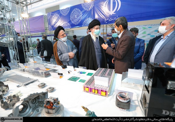 بازدید رهبری معظم انقلاب اسلامی  از نمایشگاه توانمندی‌های صنعتی
